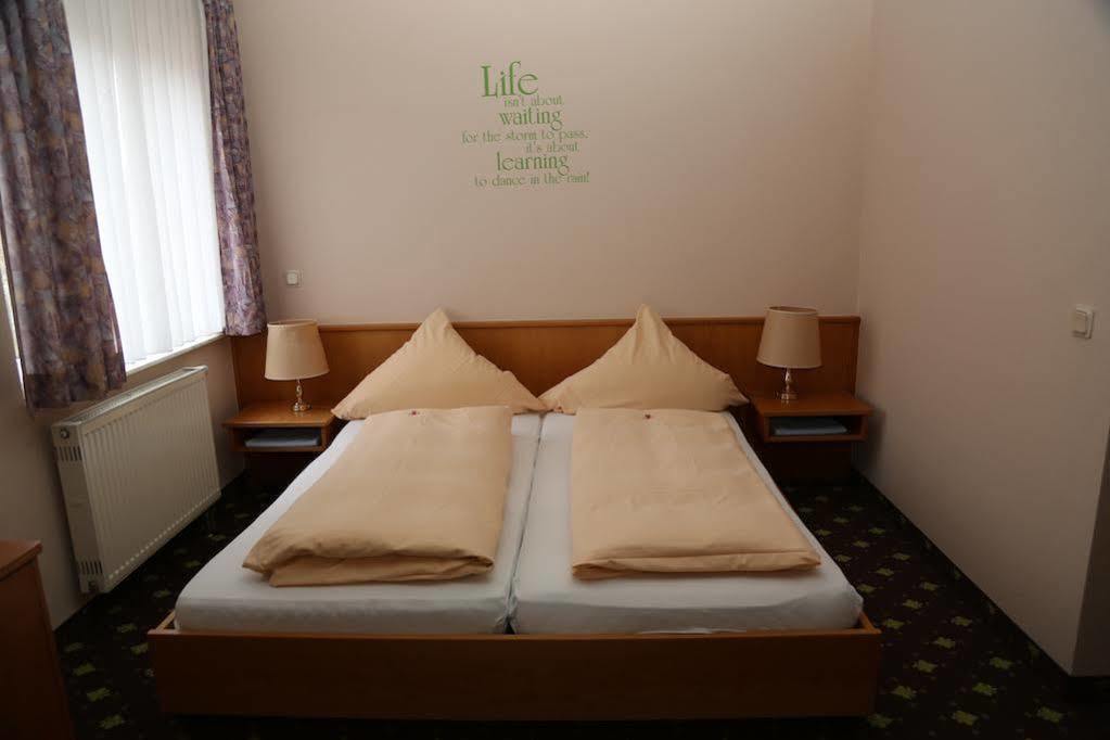 Hotel Taunus Residence Bad Camberg Esterno foto